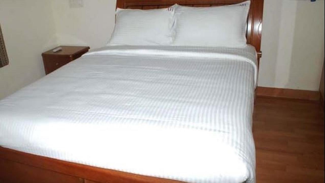 Manohar Mahal Hotel Jalgaon ภายนอก รูปภาพ